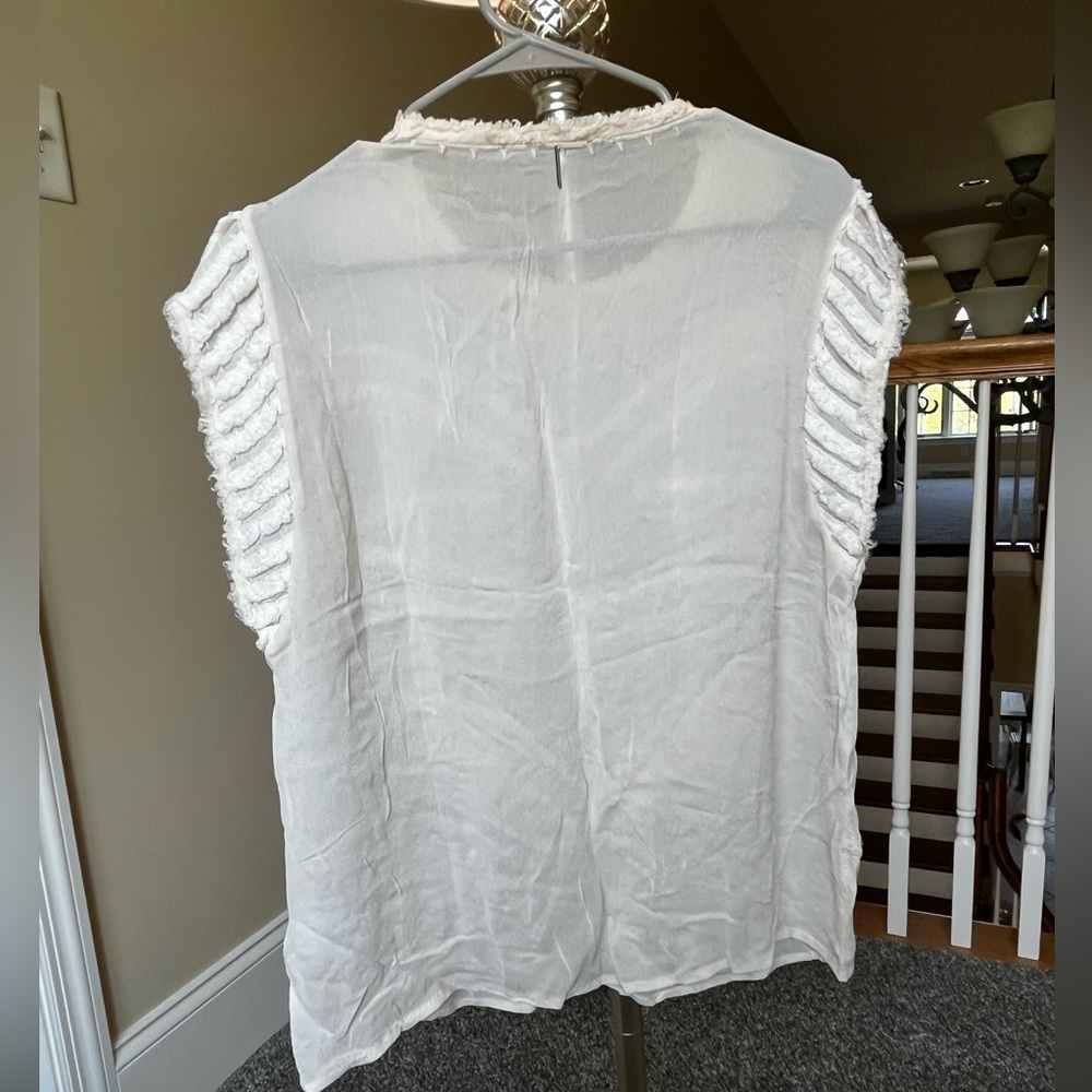 Off white blouse! - Picture 2 of 3